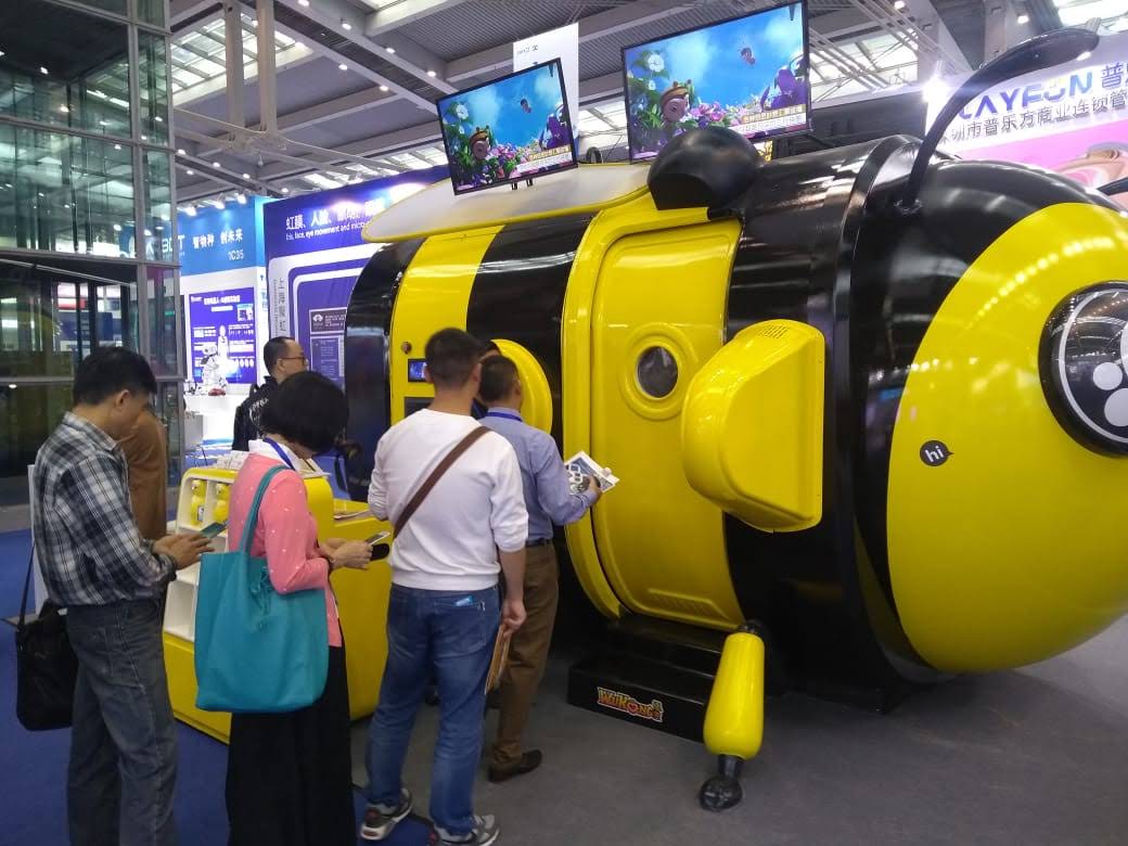 منتجات معروضة في أحد معارض الصين التجارية — Products on display at a China trade fair