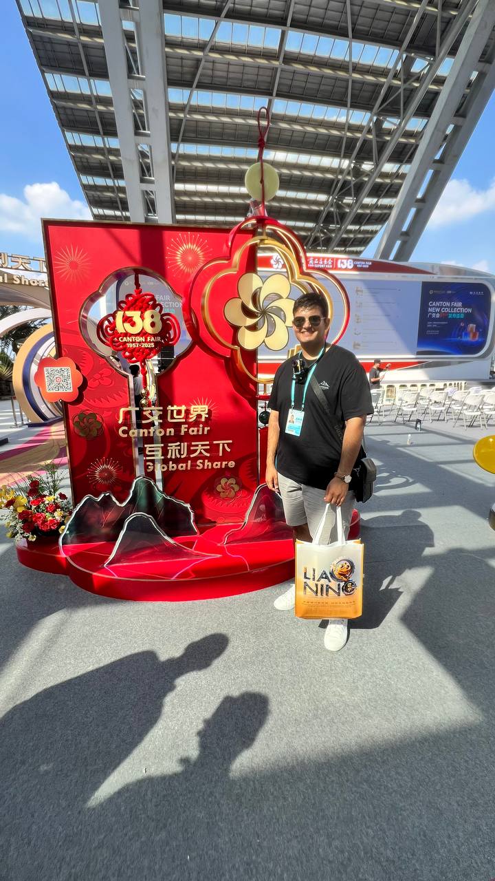 هشام في معرض كانتون قوانغتشو — Hesham at Canton Fair Guangzhou, China import and export trade show