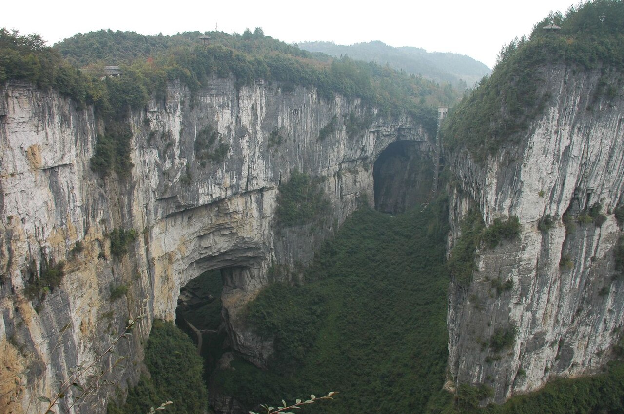 جسور وولونغ الطبيعية الحجرية، موقع عرض إمبريشن وولونغ — Wulong Karst natural bridges, home of Impression Wulong