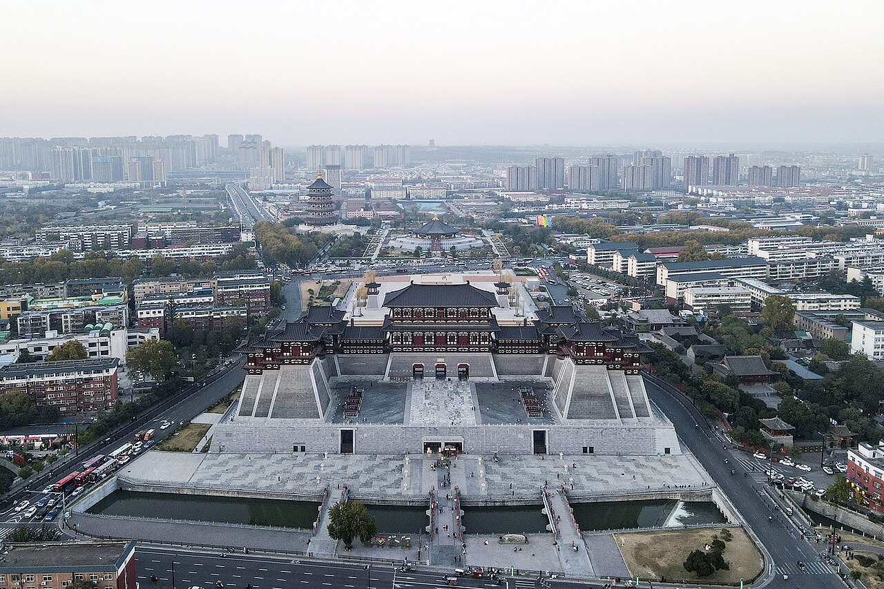 بوابة يينغتيان المعاد بناؤها في لويانغ — The reconstructed Yingtian Gate in Luoyang